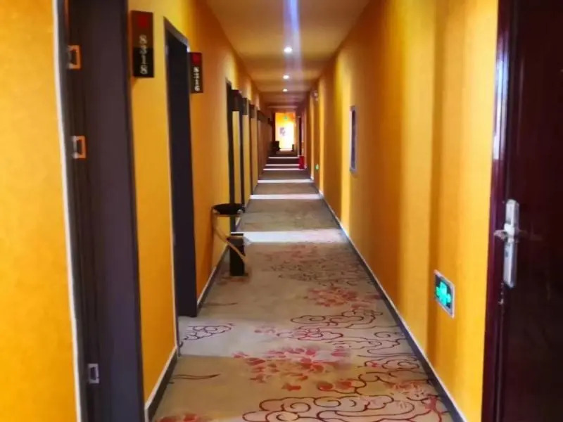 Shell Hotel Nanyang High-Speed Railway Station Jiangying Airport Huayaocheng