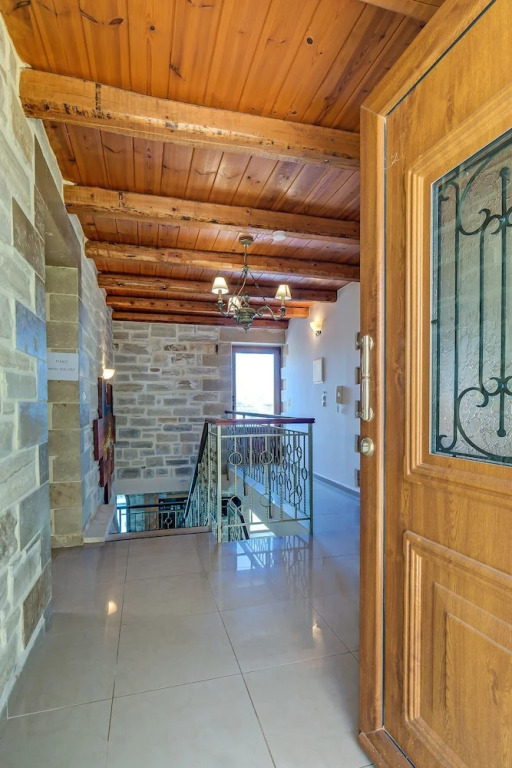 Hectoras Villa in Plaka BY APOKORONAS-VILLAS
