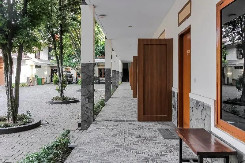 RedDoorz Plus Near Taman Lalu Lintas Bandung