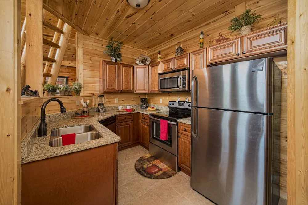 Poolin' Around - 1 Br cabin by RedAwning