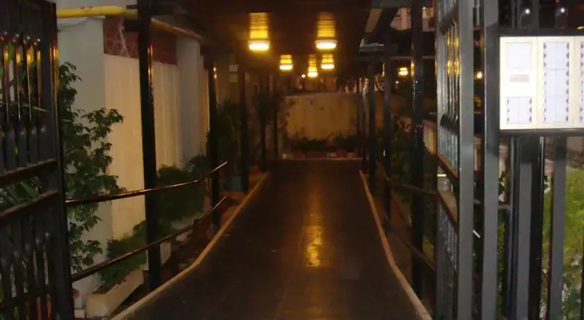 Colombo Holidays APT