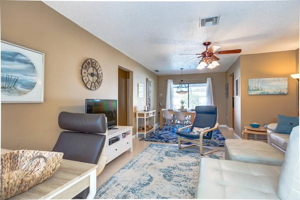 South Venice Pool Home With Fence, Dog Friendly
