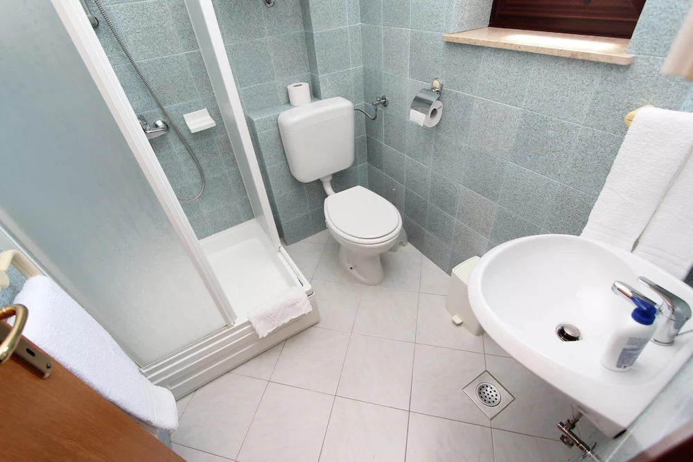 Room and Apartment Lea