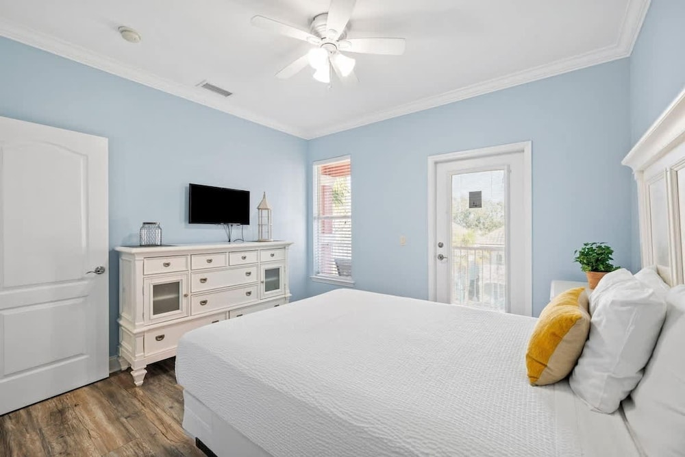 6BR Beach Home 5-min Walk to Ocean Resort Pool