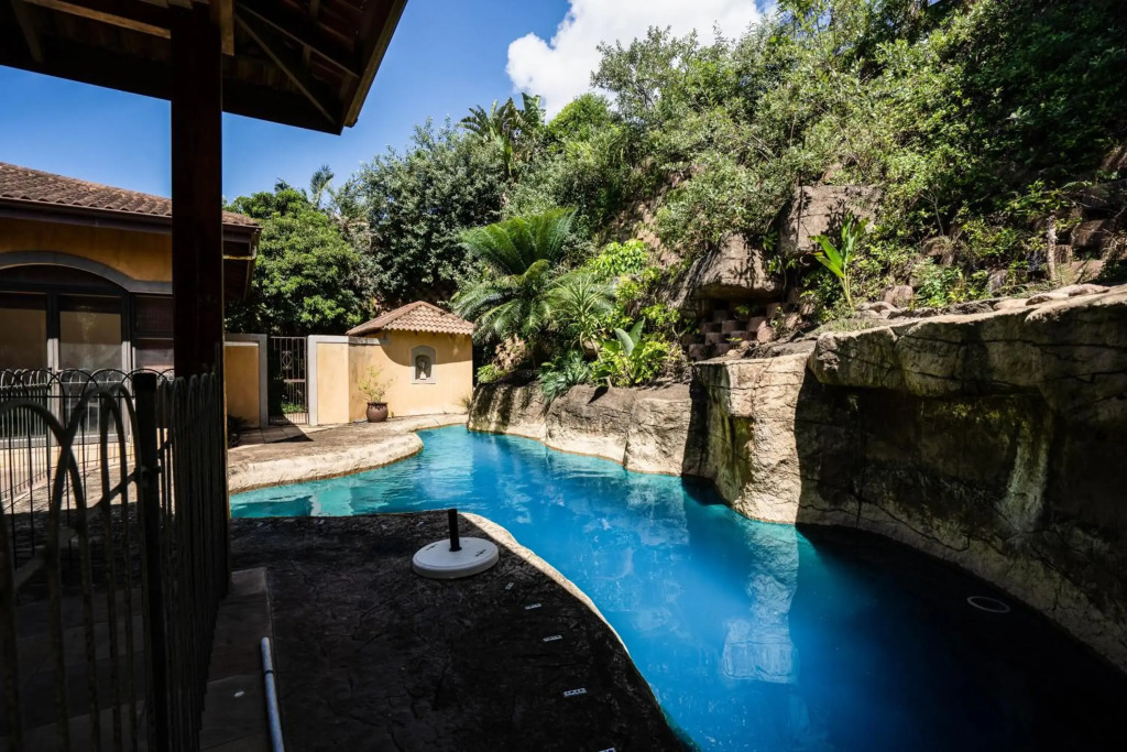 6 Bedroom Tuscan Styled Home in Umdloti Beach
