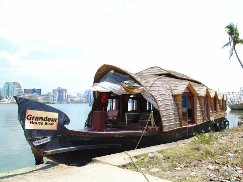 Grandeur Houseboats