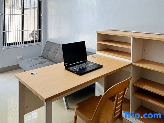 RedDoorz at Aurea Apartelle