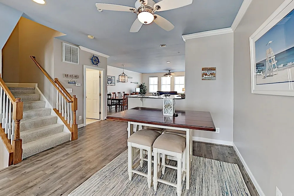 Bay Breeze On Sunset Island 6 Blocks To Ocean 5 Bedroom Townhouse