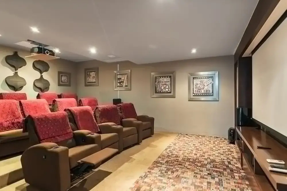Luxurious 8-bedroom Dreamy Villa
