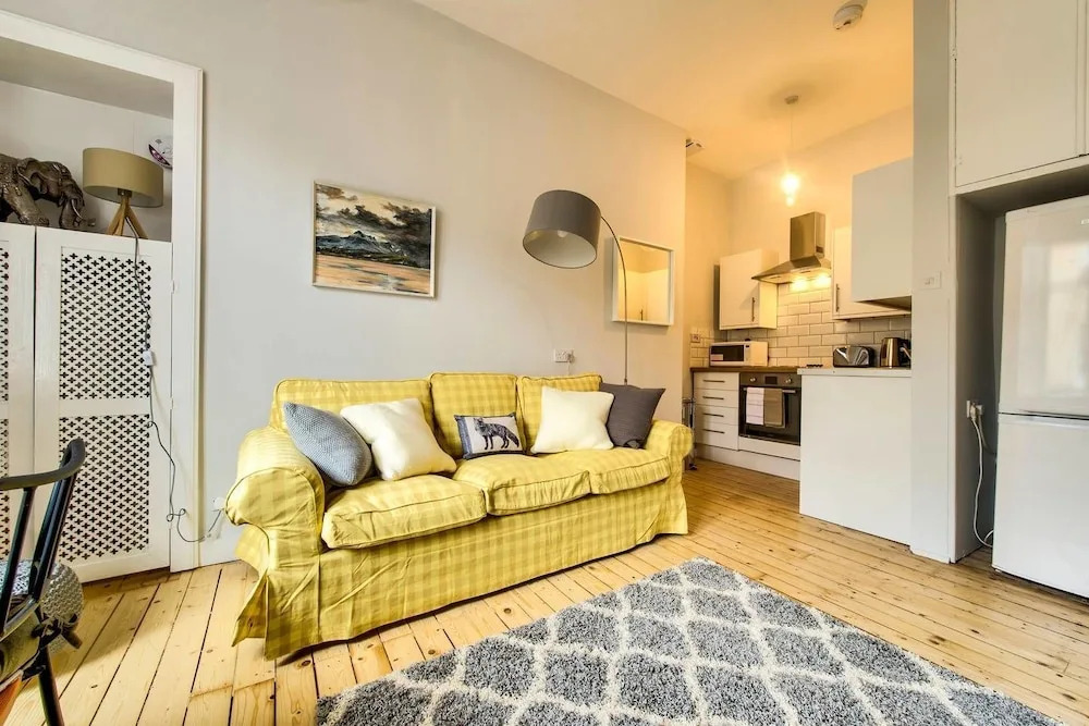 Georgian Apartment In City Centre Locals Favourite Neigbourhood