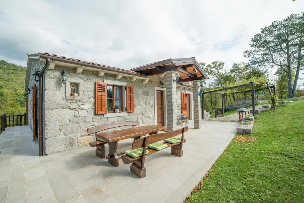 Beautiful Villa Ida & Mirko with pool in Buzet