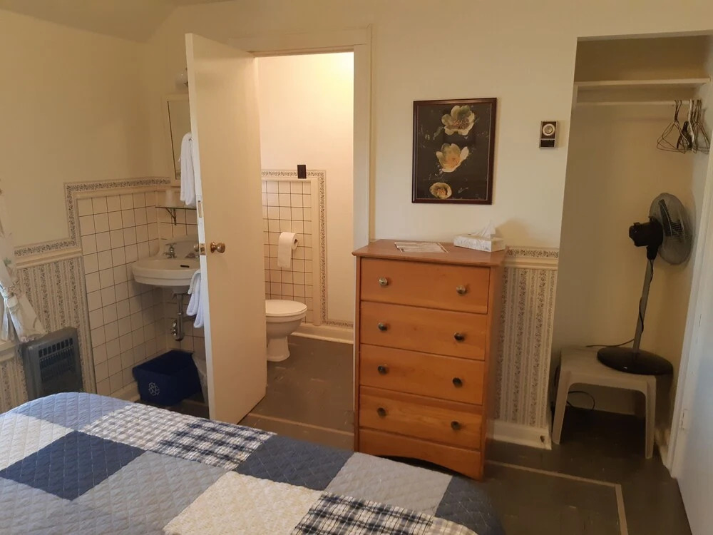 Miners Bay Lodge