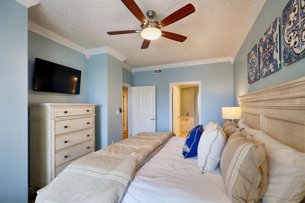 Gulfside 308 - 2 Br condo by RedAwning