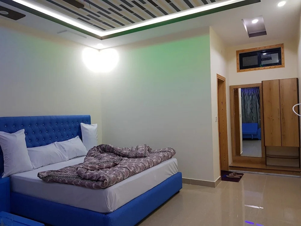 Galaxy cottages