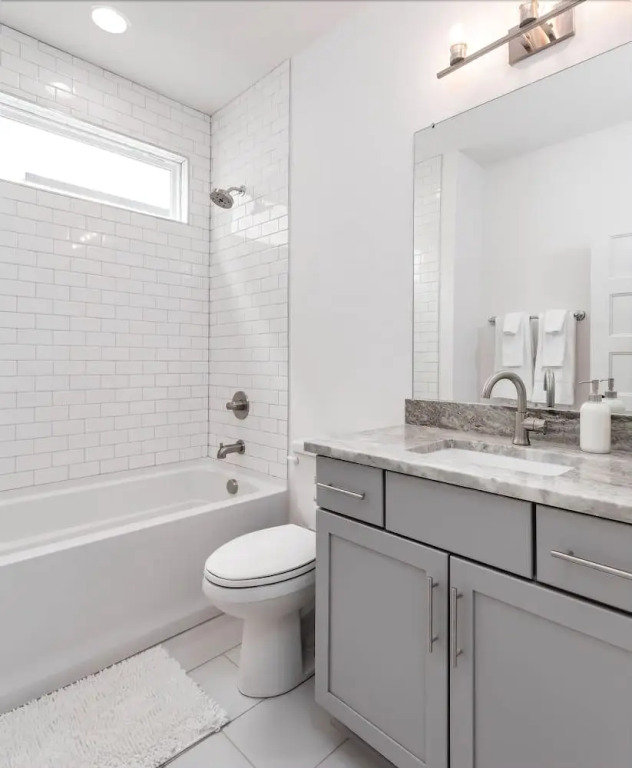 Sleek 3br/3ba w/ Rooftop by Downtown by Domio