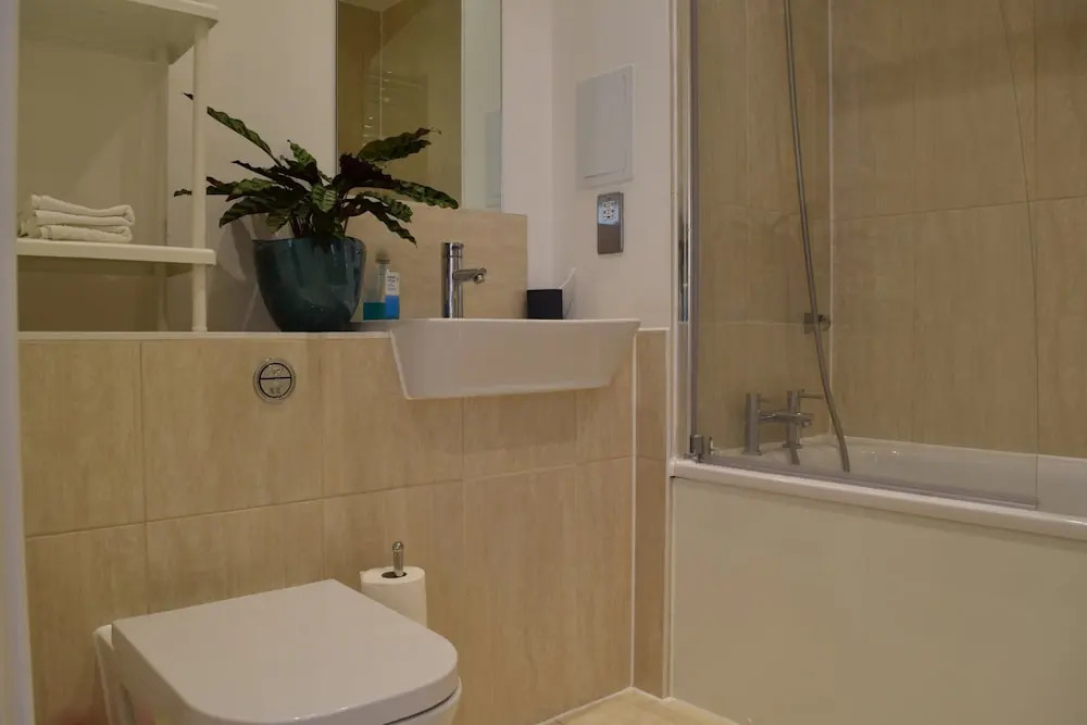 1 Bedroom Apartment With Balcony Near Regent's Canal