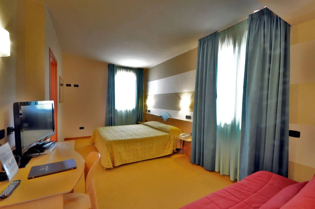 Planet Hotel