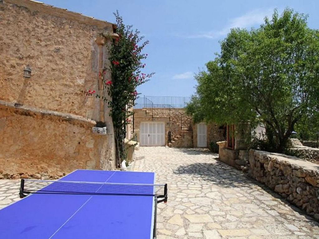 Mallorcan style house with pool and air conditioning 4 km from the sea