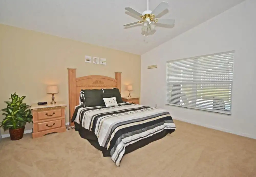Hampton Lakes 215824
