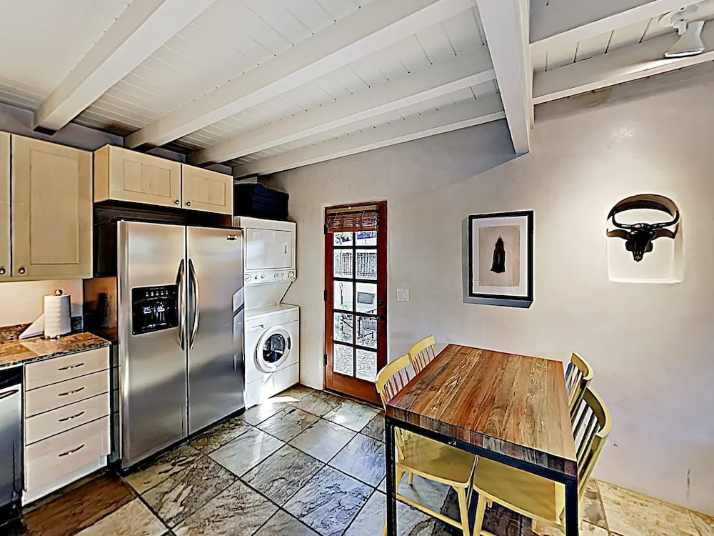 New Listing! Cozy Getaway Near Plaza & Railyard 2 Bedroom Condo
