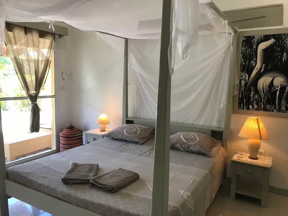 Wonderful Poolside Bungalow Perfect for 2 People