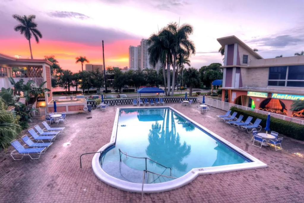 Lovely Little Studio With Pool, Hallandale Beach:)
