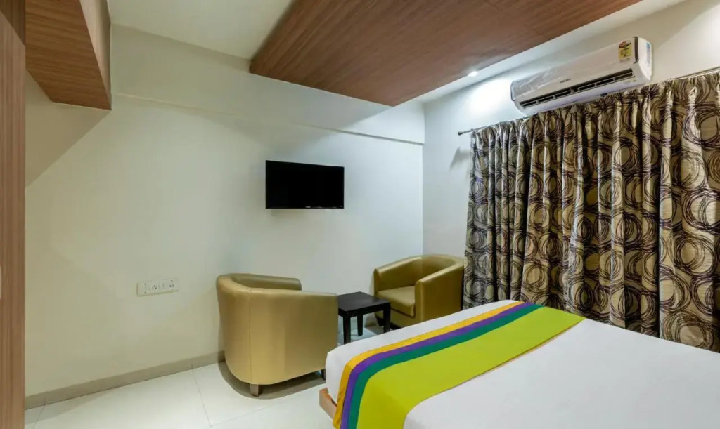 Smile Stay Hiland Suites