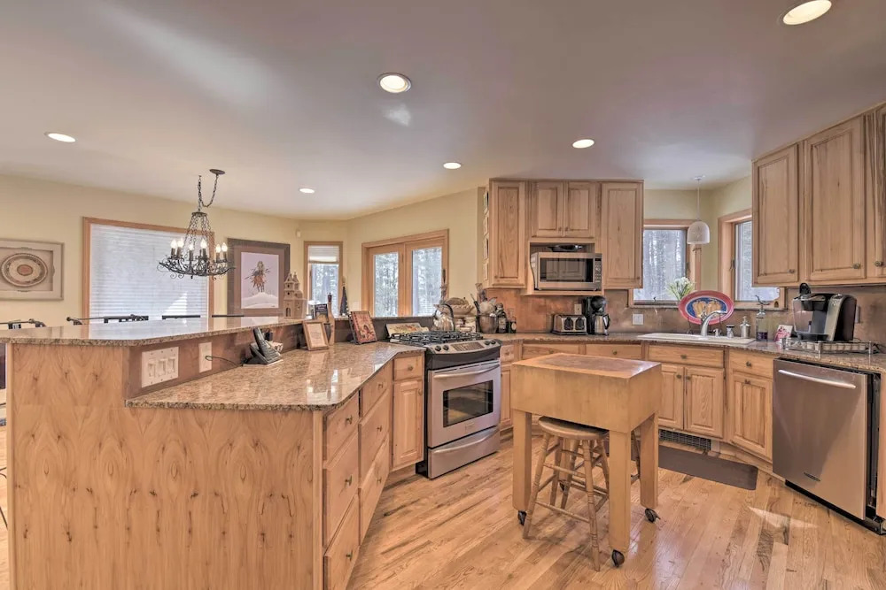 Spacious Angel Fire Cabin < 4 Miles to Resort!