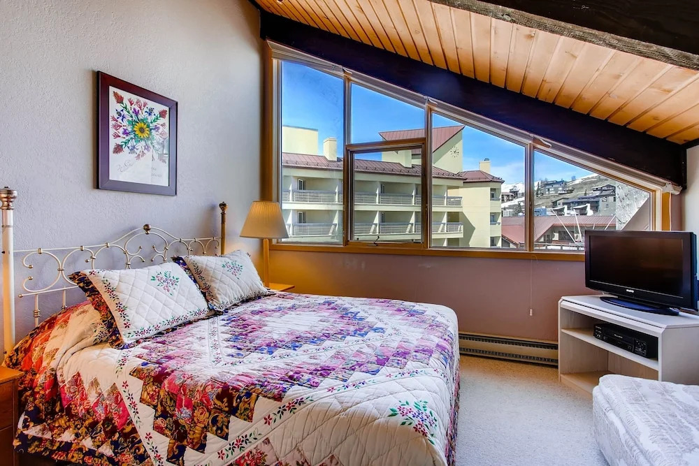 1 Br + Loft With Deck - Sleeps 6 People 1 Bedroom Condo - No Cleaning Fee! by RedAwning