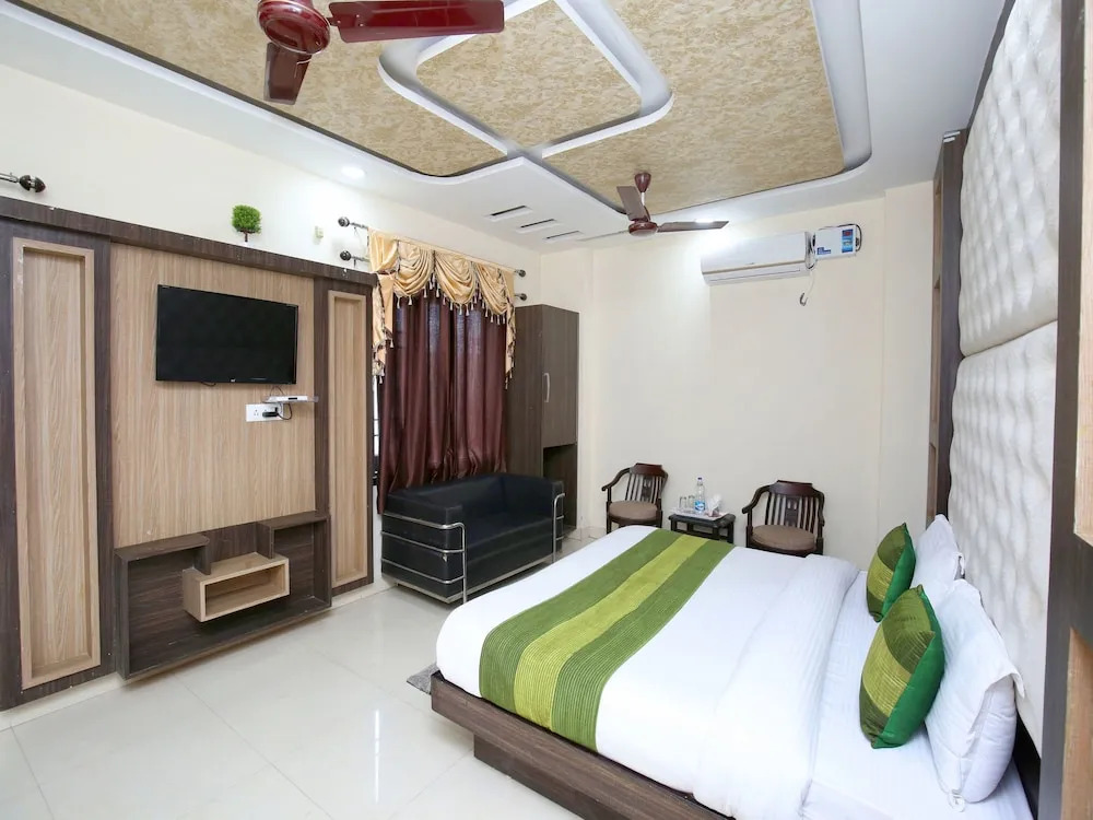 OYO 14157 RS Hotel & Restaurant