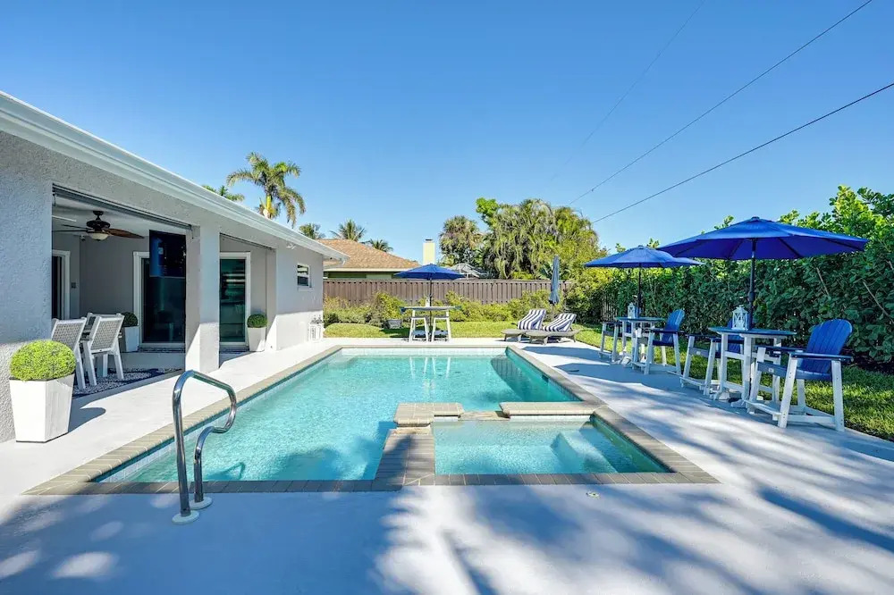 Pool & Spa: Luxe Home in Naples!