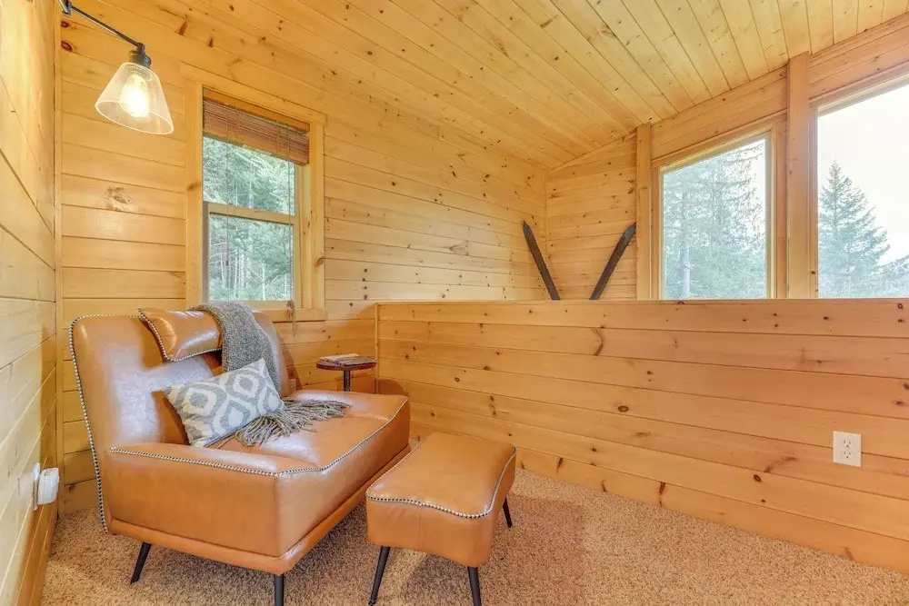 'grizzly Tower' Packwood Cabin w/ Hot Tub!