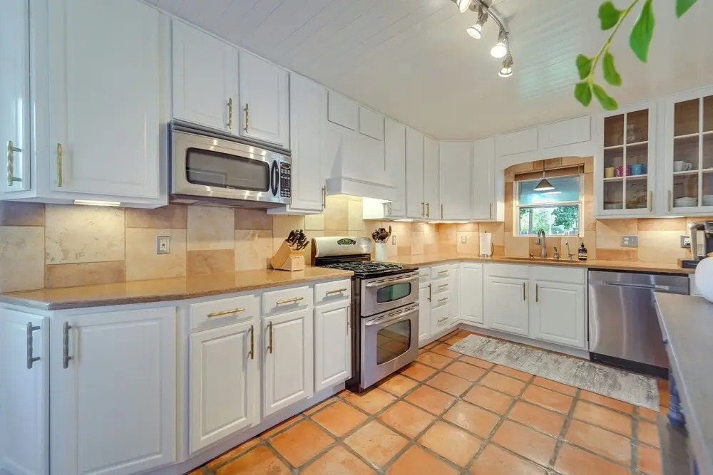 Lovely Lubbock Home w/ Furnished Deck & Grill