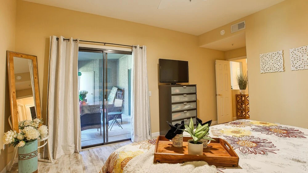 100th Scottsdale #2191 3 Bedroom Condo by Redawning