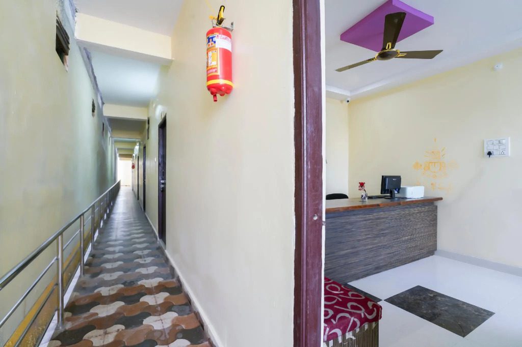 OYO 45058 V-Hotel