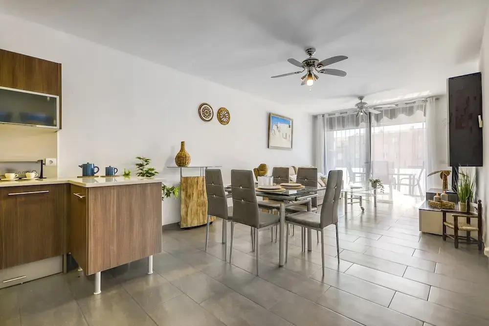 Coastal Getaway in Empuriabrava for 4