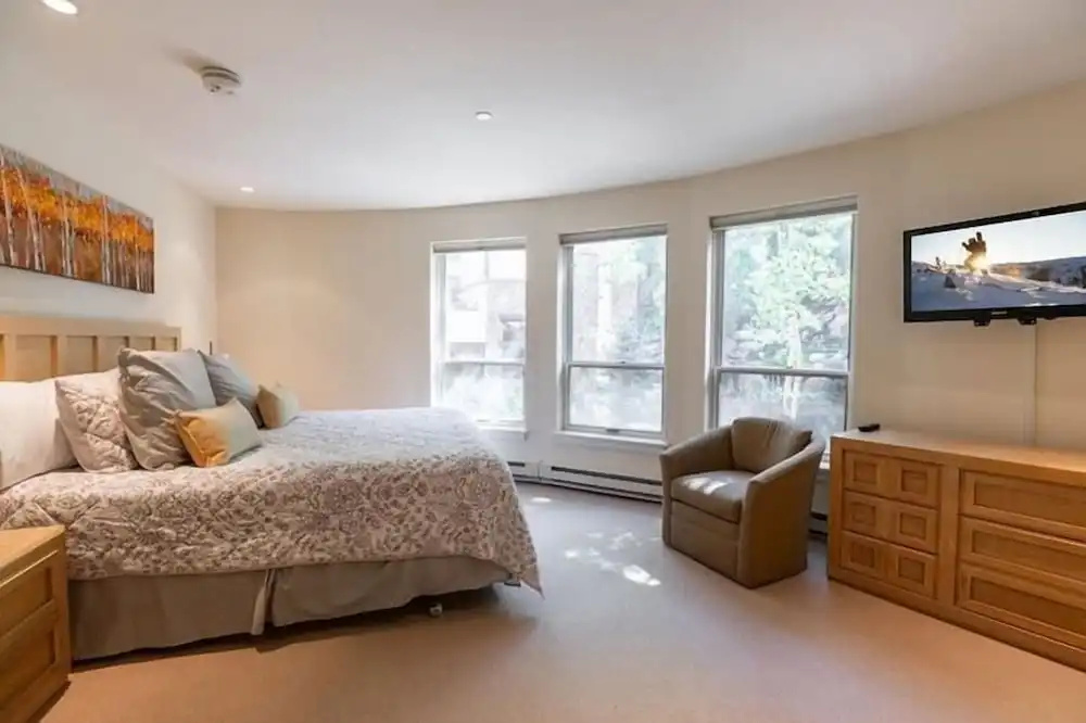 Ski In Ski Out condo with Access to Vail Mountain by RedAwning