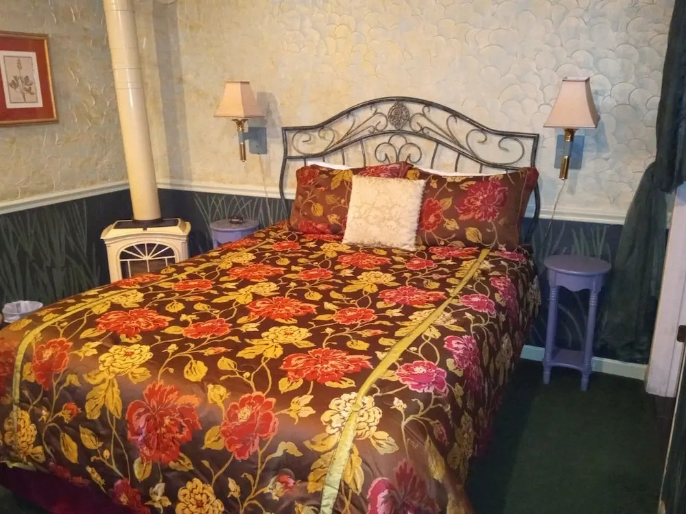 All Season's Groveland Inn