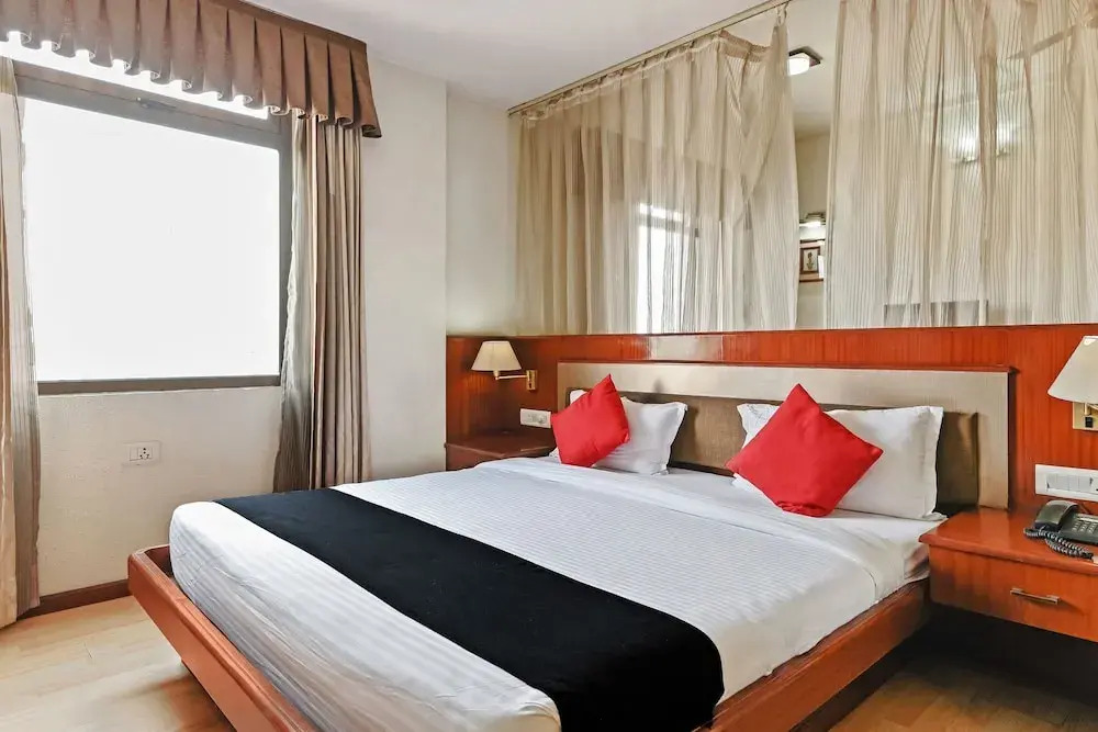 Capital O 18514 Hotel Royal Empire