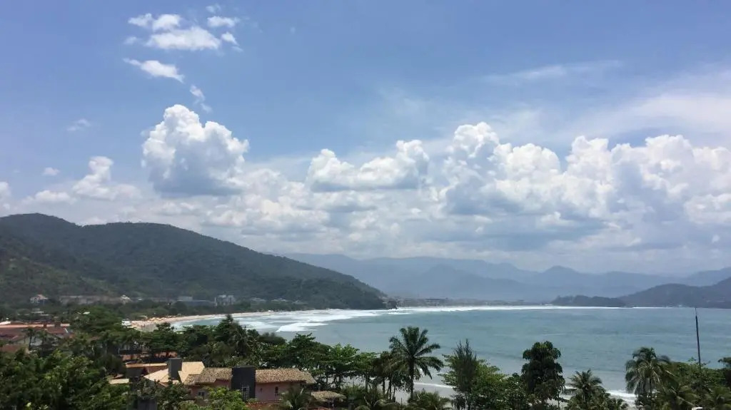 Apartamento Ubatuba Vista para o mar e pé na areia - Praia das Toninhas