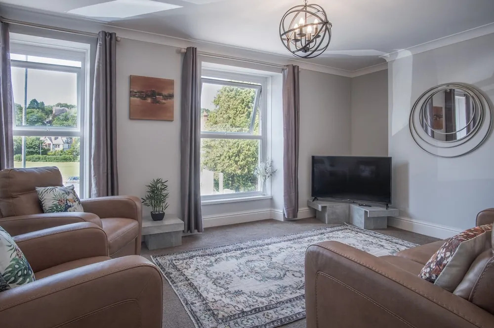 Langland Road - 2 Bedroom Town House