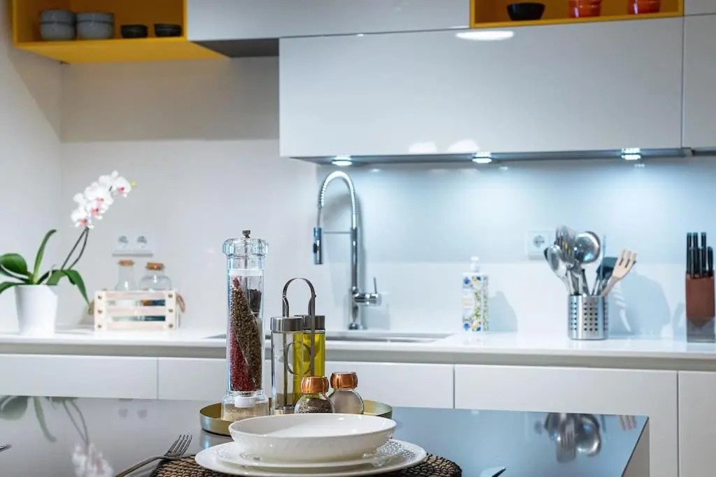 Large Elegant Studio, Kalathi Home Suites in Verga