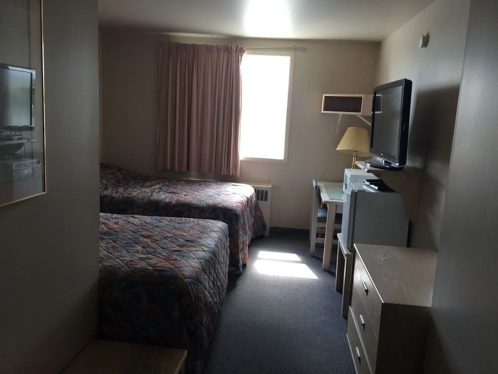 Swan Hills Hotel