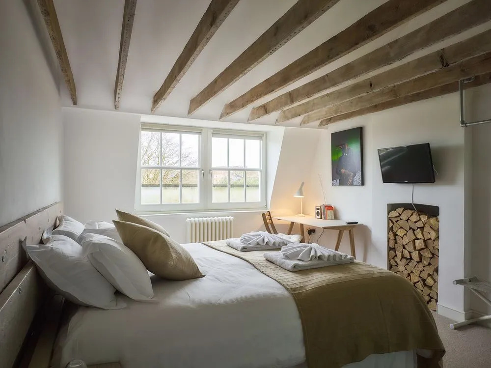4 Berkeley Square I Boutique Apartments