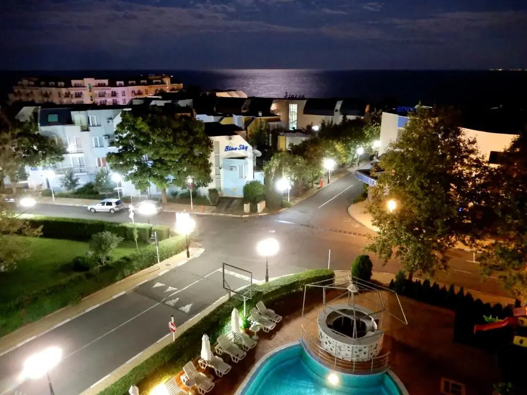 Sineva Del Sol Apartments