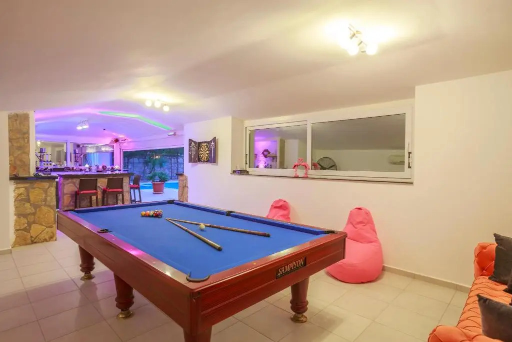 Villa Four Season 8
