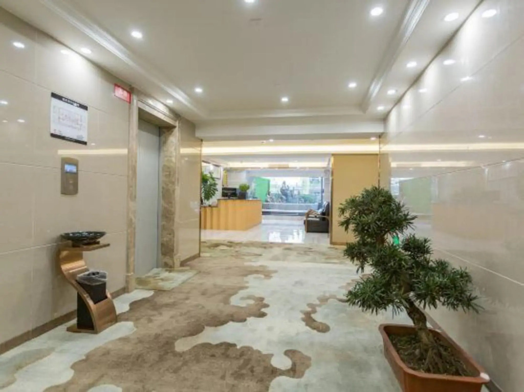 Chengdu Ruijin Garden Holiday Hotel (Chengdu Zoo Branch)