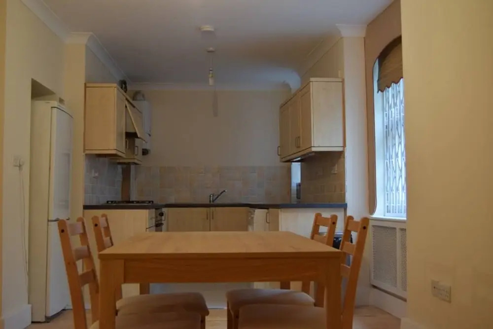 3 Bedroom Bayswater Flat