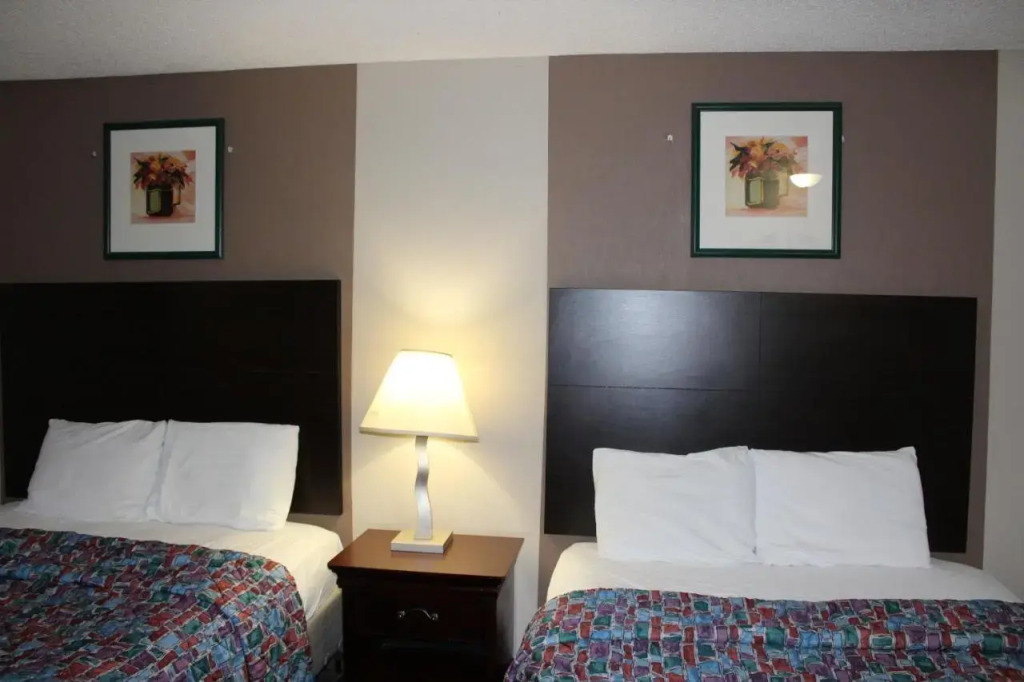 Select Inn Maple Grove