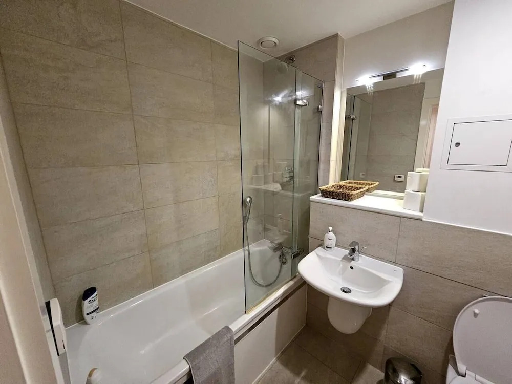 Canary Wharf Skyline Retreat